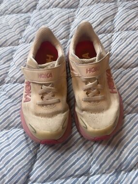 Hoka Kids Cream and Pink Hook-and-Loop Sneakers